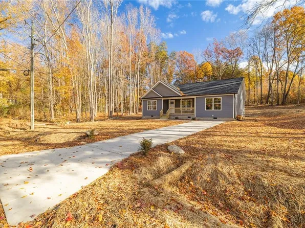 216 Knollwood Dr, Eden, NC 27288