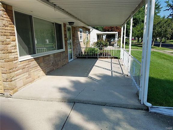 1689 Falke Drive Dayton OH 45432