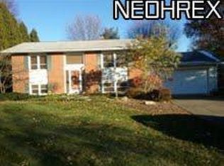 8220 W Wadora Cir NW, North Canton, OH 44720