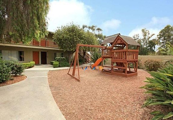 3rd image of 555 Greenbrier Dr APT 17