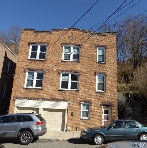 1st image of 210 Oak St