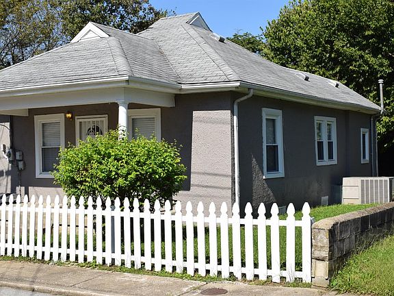 4th image of 445 Bradley Ct