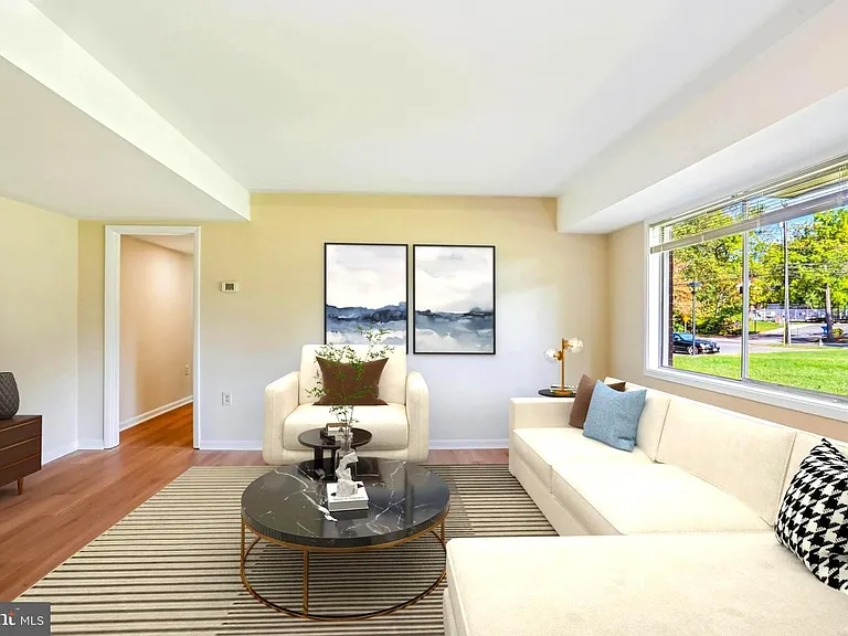 10601 Weymouth St #4 — Photo 11