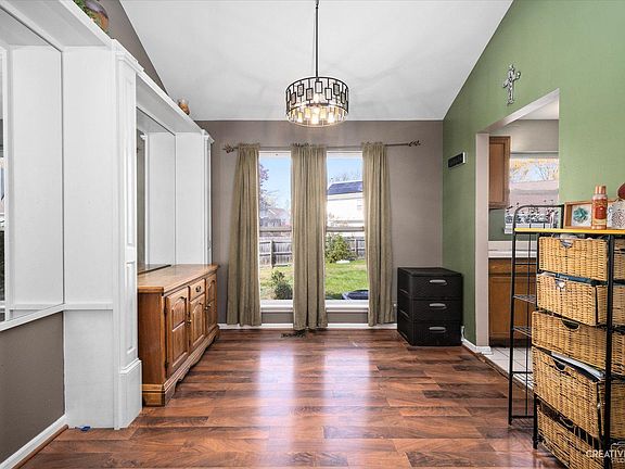 4th image of 1070 Bradford Ct