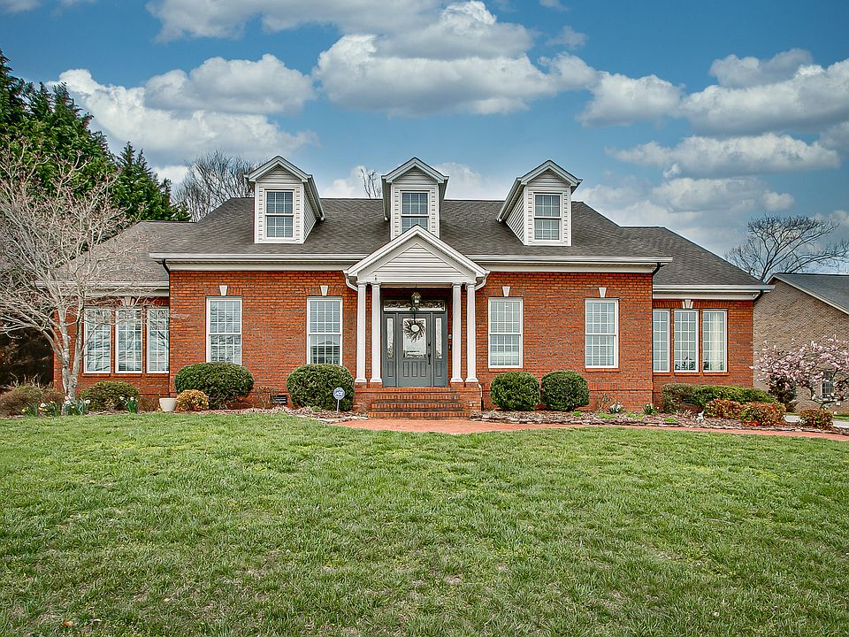 1st image of 447 Arrowhead Dr