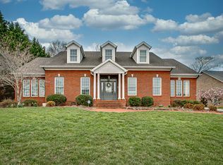 447 Arrowhead Dr, Kingsport, TN 37664