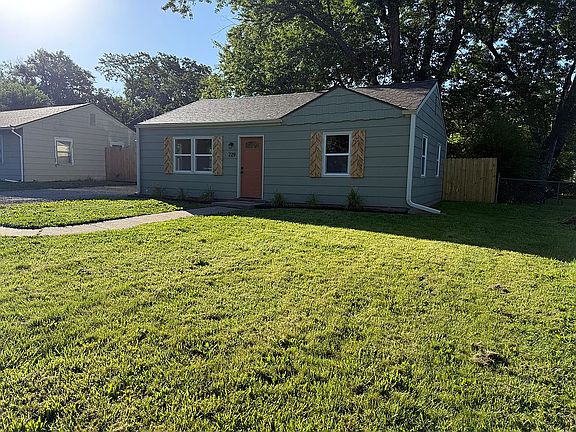 4th image of 229 SE 35th Ter
