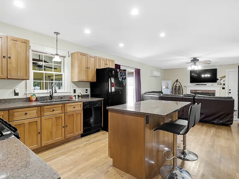 13 Andrew Ave — Photo 22