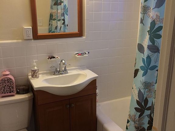 2nd image of 527 S 42nd St APT 1D