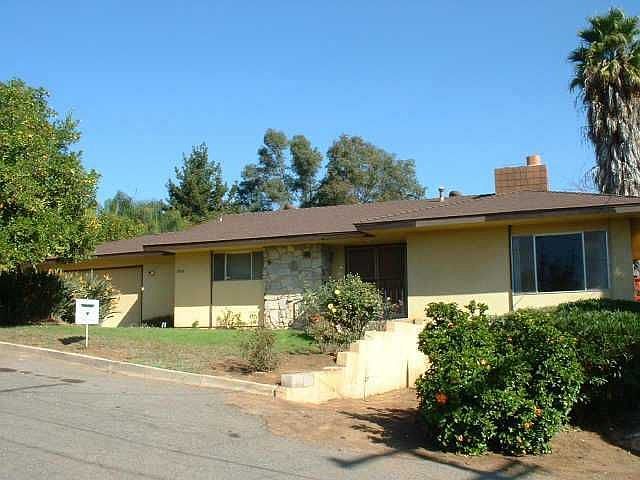 1st image of 2906 Oak Hill Dr