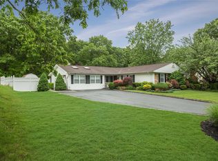 38 Wellsley Ln, Coram, NY 11727