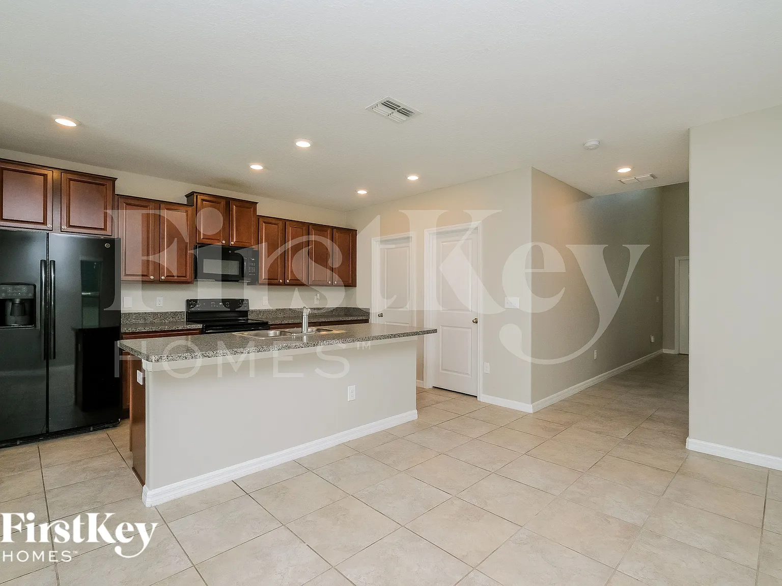 5 bed, 2.5 bath, 2415 sqft, $3,075 — Photo 3