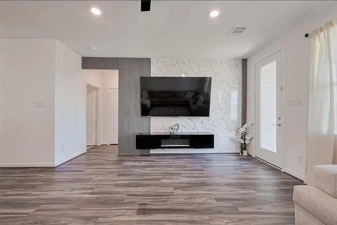 5 bed, 3.0 bath, 2809 sqft, $3,400 — Photo 1