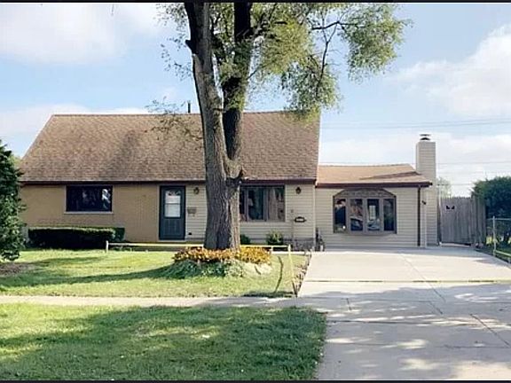 5th image of 8955 Saratoga Dr