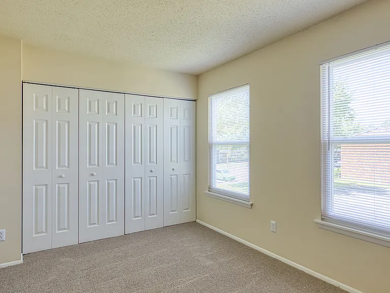Woodbriar Apartments — Photo 11