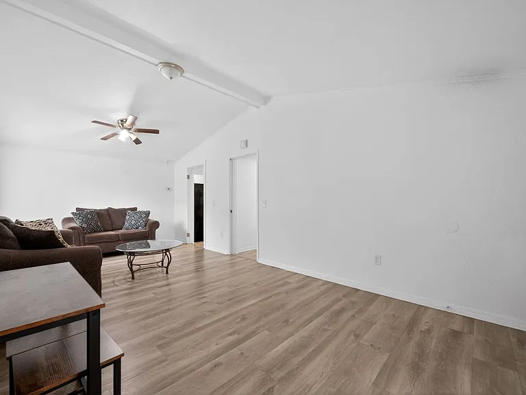 2314 W South St — Photo 4