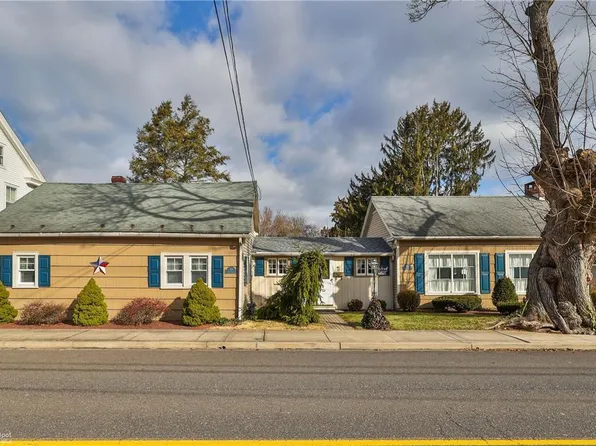 115 Penn St, Hellertown, PA 18055