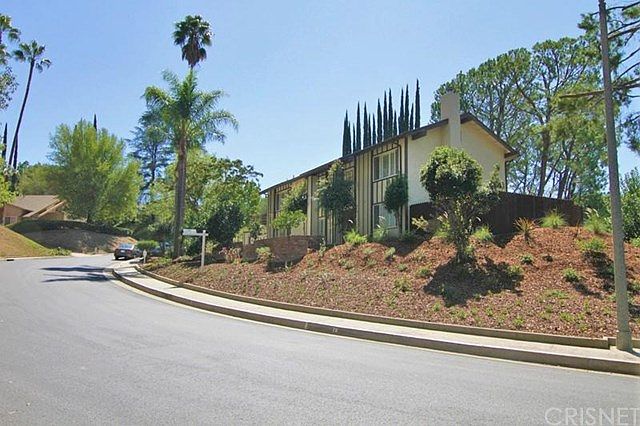 1st image of 4663 Poe Ave