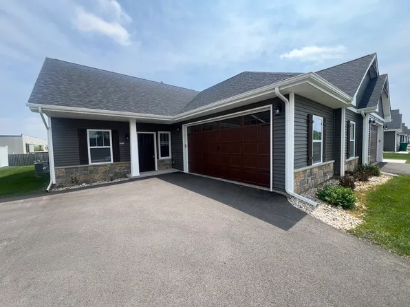 546 Anjali Ct #L, Sycamore, IL 60178