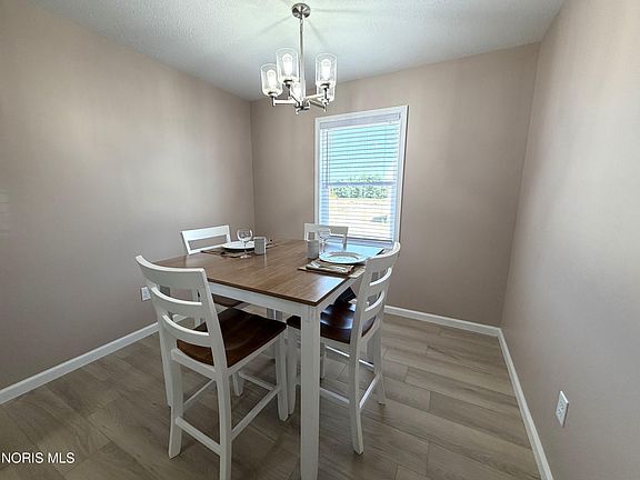 4th image of 987 Greenbrier Rd #139