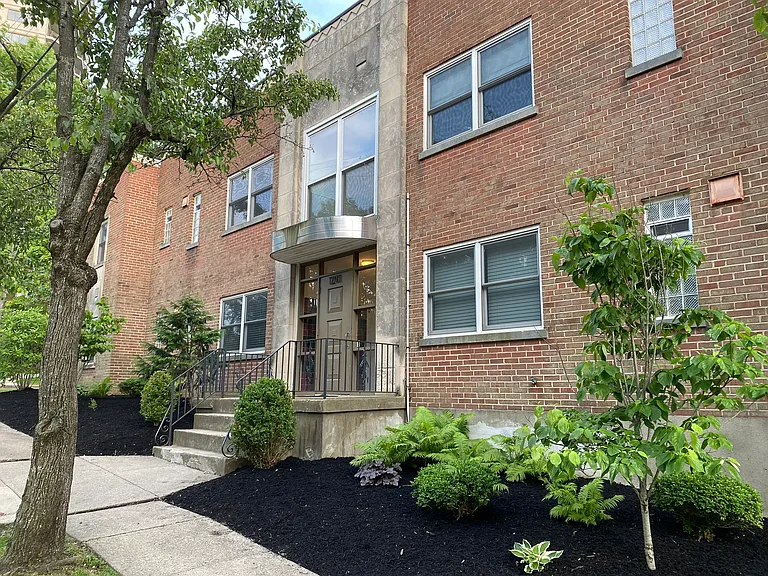 Front of 1201 Edgecliff Road