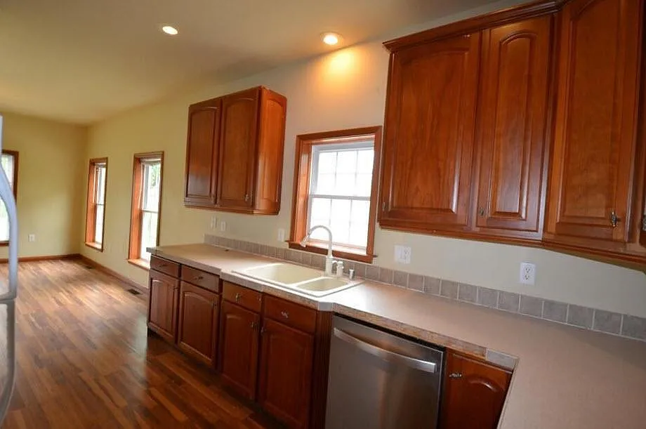 6 bed, 3.5 bath, 2718 sqft, $3,900 — Photo 4