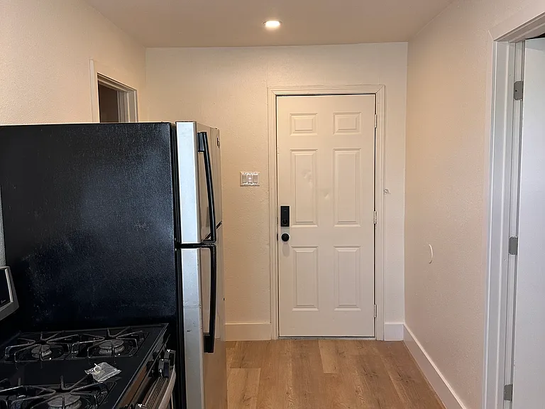 408 Randall St #7 — Photo 13