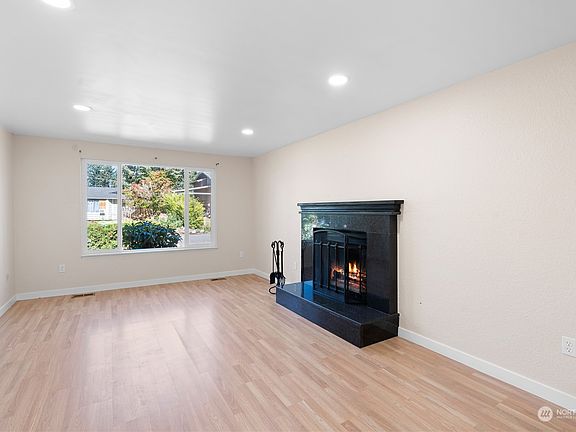 5th image of 1924 165th Street Ct E