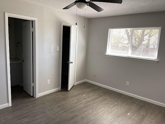 3rd image of 1507 Meadows Dr