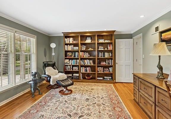 4th image of 6525 Rainbow Ave
