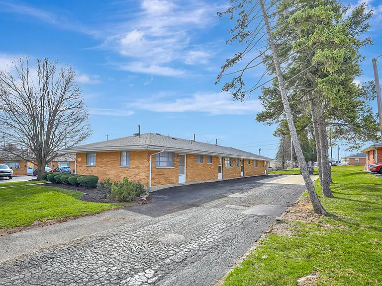 Newly Remodeled Spacious One Bedroom Apartments with Off Street Parking
Located in the Northmont City School District
Sewer,Water, and Trash Paid!
Call or text Direct for Showing