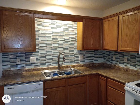 3rd image of 296 NE Satinwood