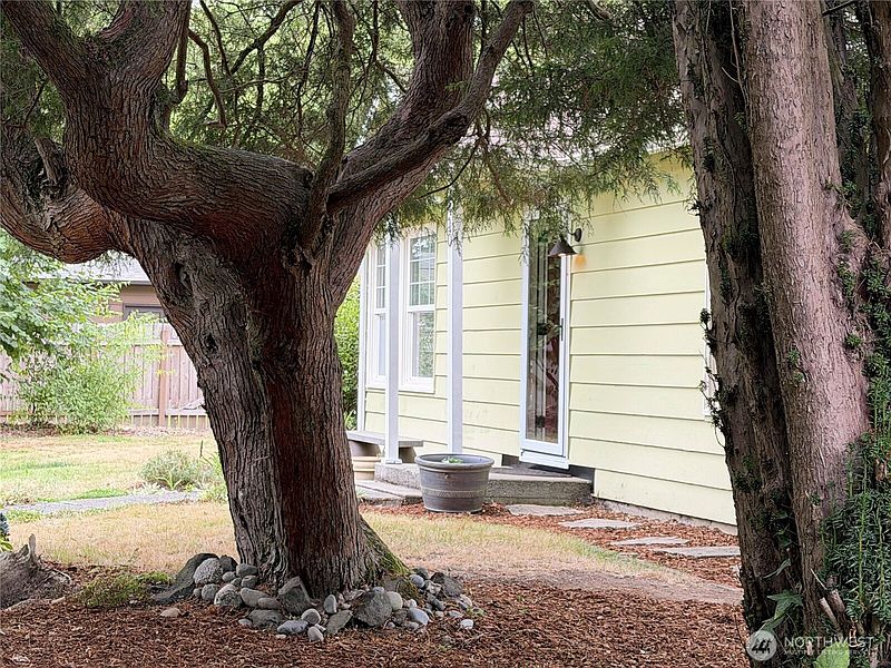 2nd image of 1410 Middle Street SE