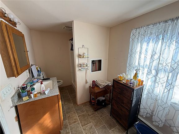 3rd image of 5 Genesee St E