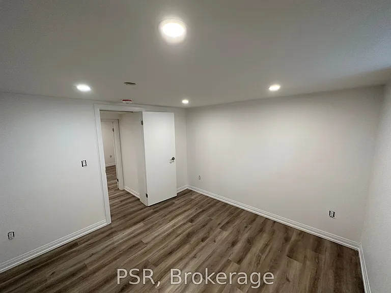25 Coulson Ave #LOWER — Photo 6
