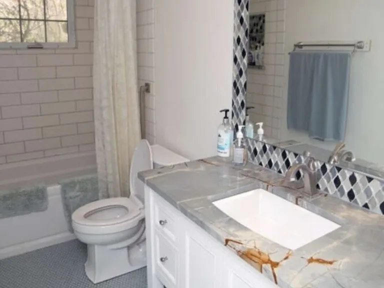 4455 N Lakeshore Dr — Photo 17
