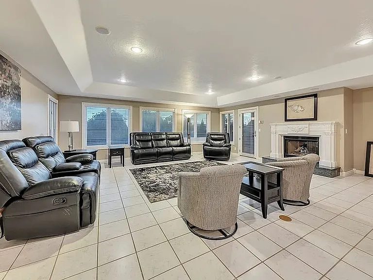 825 N Capitol Blvd — Photo 2