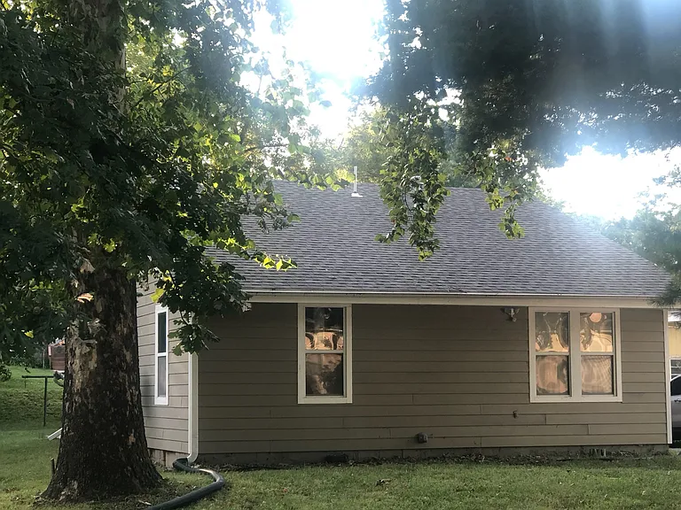 911 Ash St — Photo 2