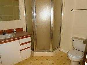 Guest unit bath
