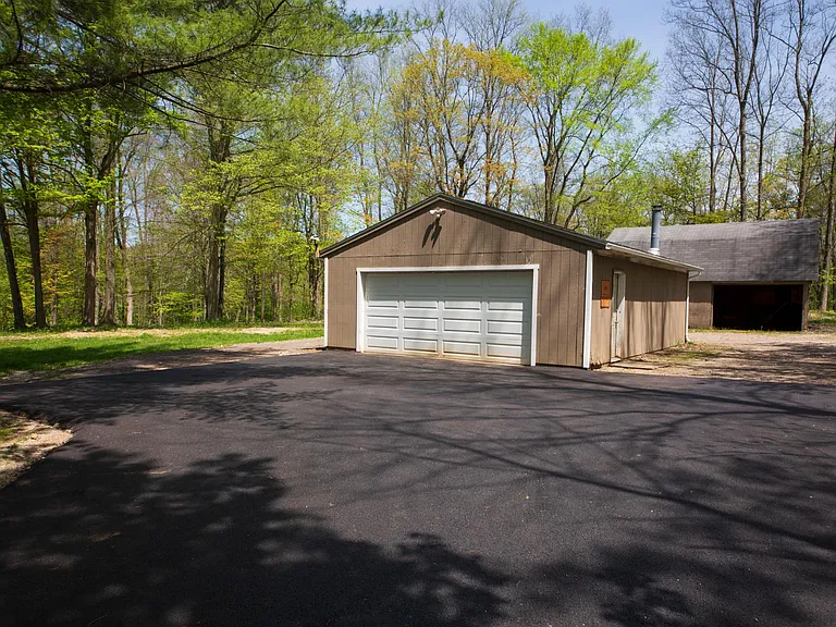 15745 Grace St — Photo 3