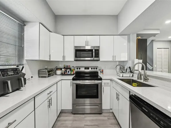 380 NW 20th St, Miami, FL 33127