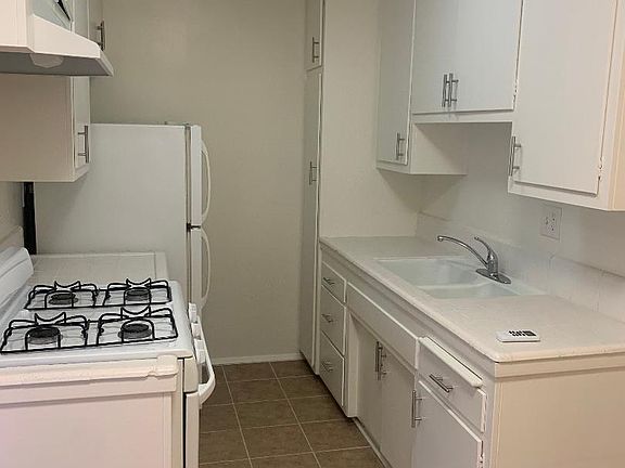 3rd image of 14521 Margate St #11