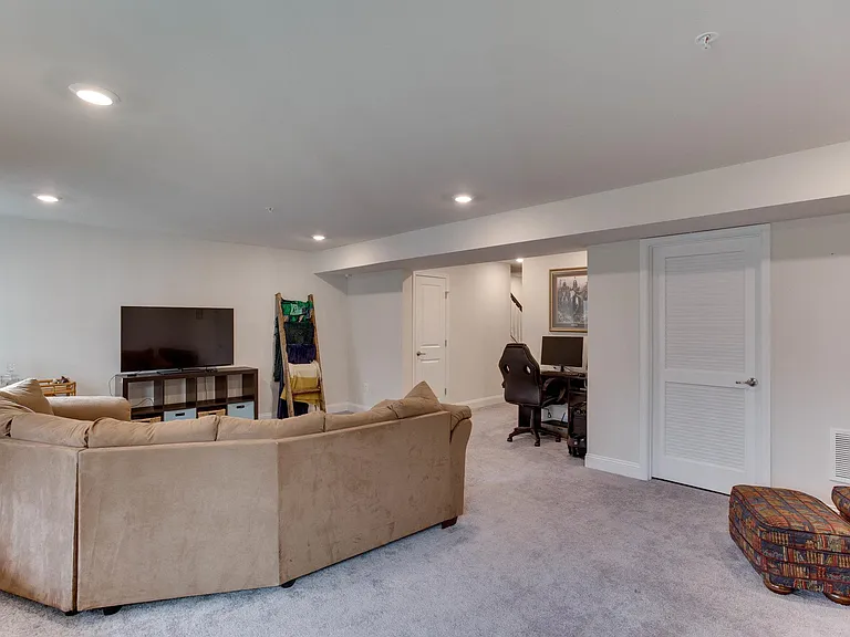 1295 Orchid Rd — Photo 38