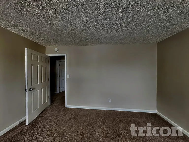 1055 Maria Dr — Photo 12