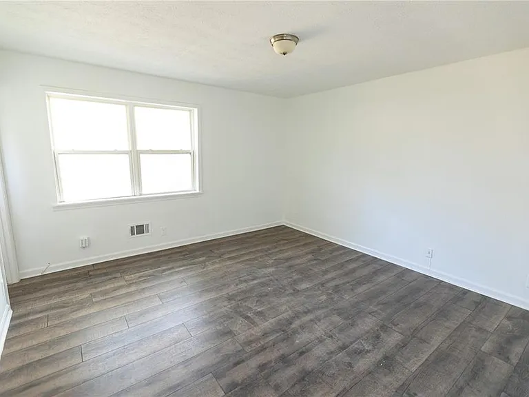 2761 Rockdale Dr — Photo 18