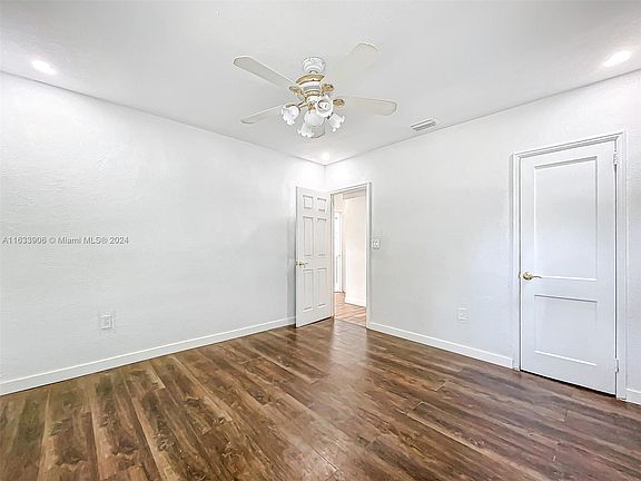 4th image of 13250 NE 5th Ave