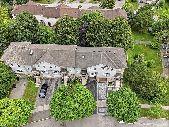 3rd image of 692 Grange Cres