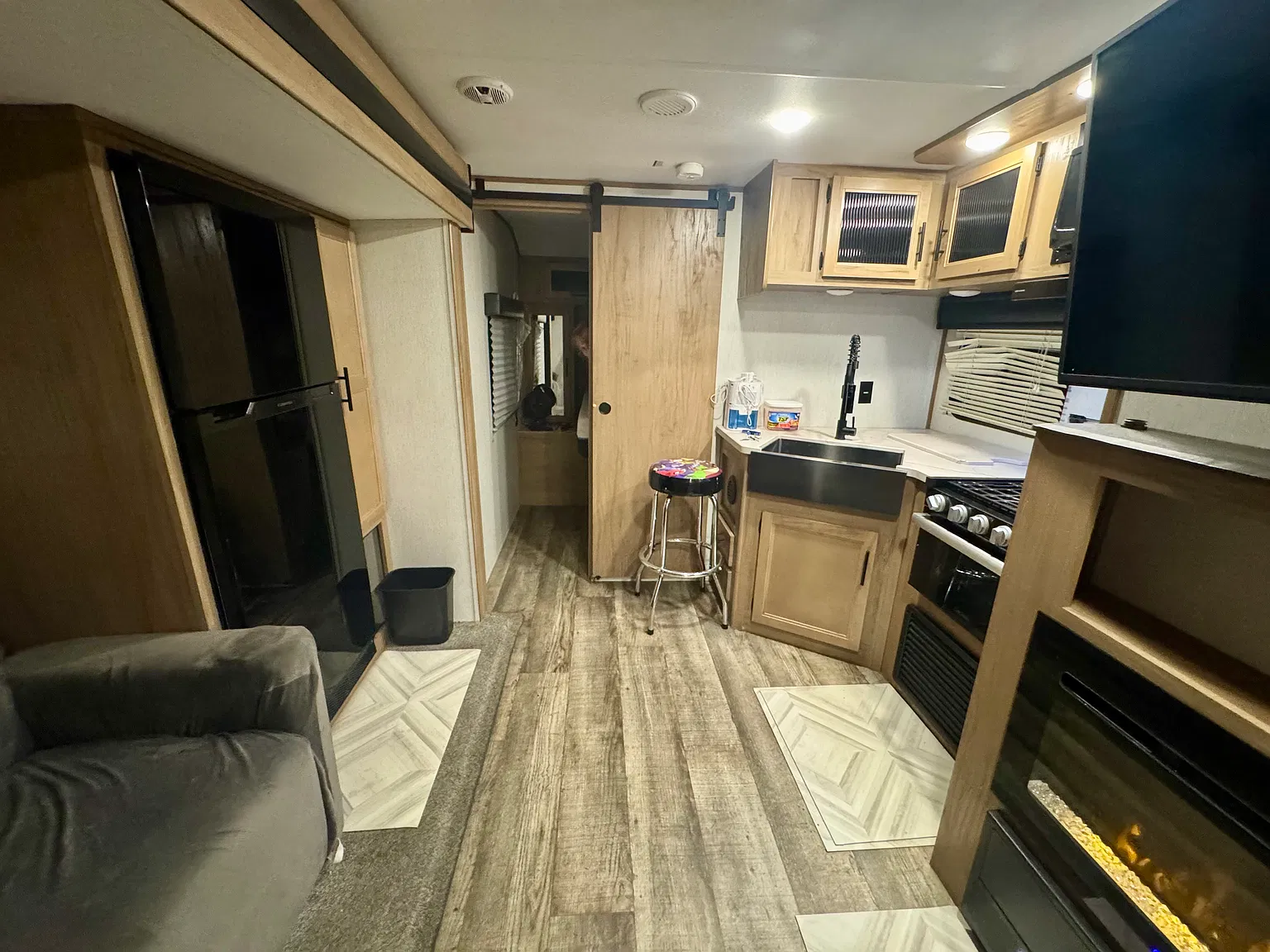 1 bed, 1000 sqft, $1,444 — Photo 2