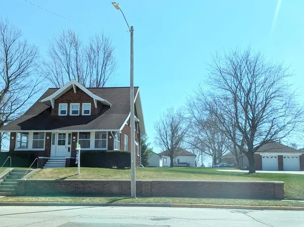 137 W Water St, Brillion, WI 54110