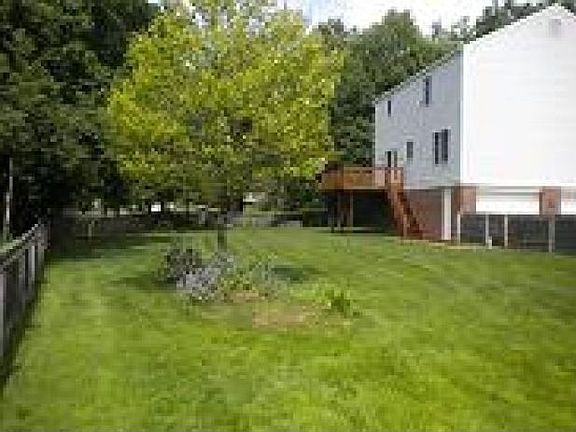 4th image of 807 Trowbridge Pl